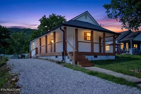 709 E Ash St, La Follette, TN 37766