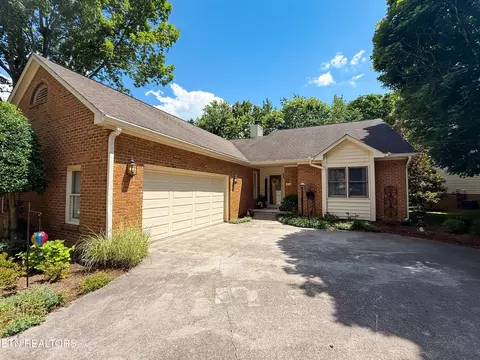 10042 Mccormick Pl, Knoxville, TN 37923