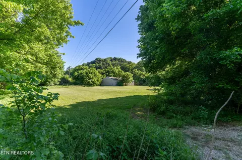 1921 Sockless Rd, Dandridge, TN 37725