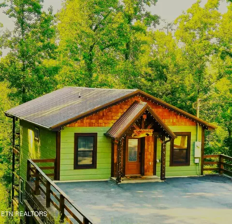 344 Silverbell Hgts Ln, Gatlinburg, TN 37738