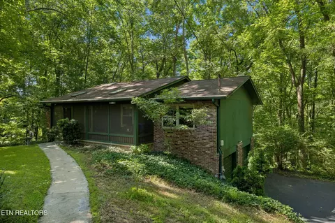 107 Neville Ln, Oak Ridge, TN 37830