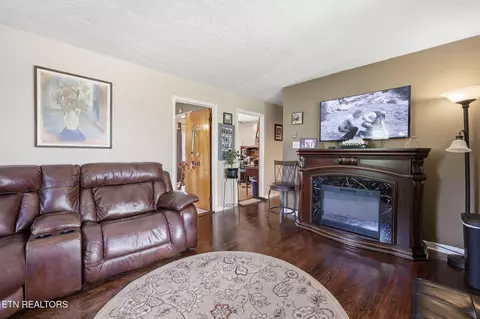 Living - 638 Marie St, Talbott, TN 37877 photo 2 of 2