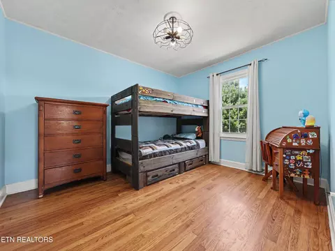 Bedroom - 848 Lakeshore Rd, Talbott, TN 37877 photo 3 of 5