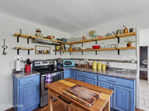 Kitchen - 848 Lakeshore Rd, Talbott, TN 37877 photo 2 of 4
