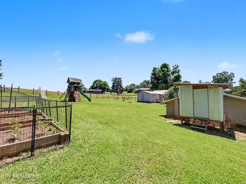 Exterior - 848 Lakeshore Rd, Talbott, TN 37877 photo 5 of 7
