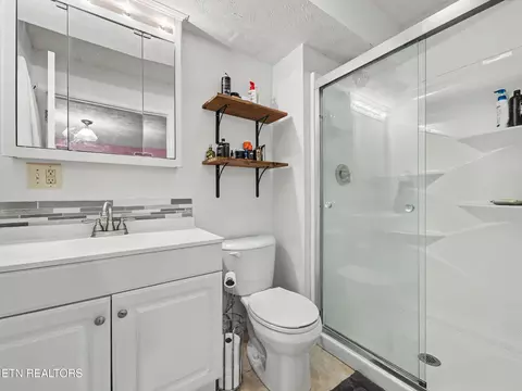 Bath - 848 Lakeshore Rd, Talbott, TN 37877 photo 1 of 3