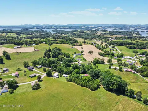View/Area - 848 Lakeshore Rd, Talbott, TN 37877 photo 6 of 9