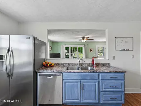 Kitchen - 848 Lakeshore Rd, Talbott, TN 37877 photo 3 of 4