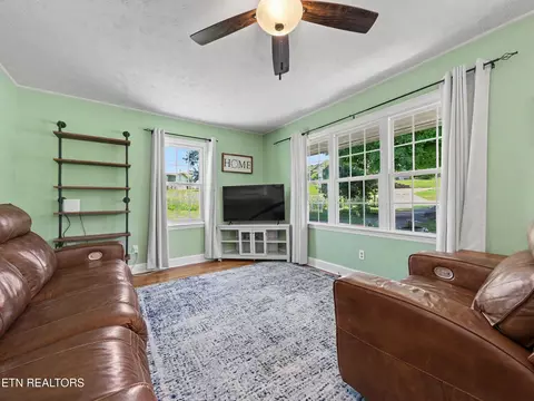 Living - 848 Lakeshore Rd, Talbott, TN 37877 photo 2 of 3