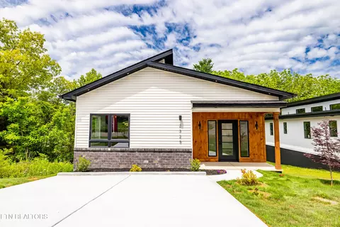 2325 Rock Gardens Dr, Sevierville, TN 37876