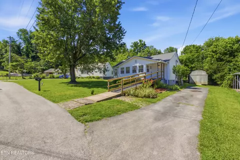 212 Sunset Dr, Harriman, TN 37748