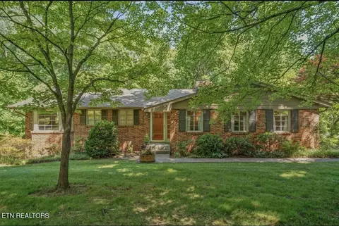 1121 Snowdon Dr, Knoxville, TN 37912