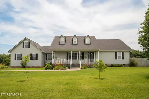 5120 Eagle Crossing Dr, Maryville, TN 37801