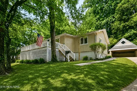 102 Oxford Rd, Oak Ridge, TN 37830