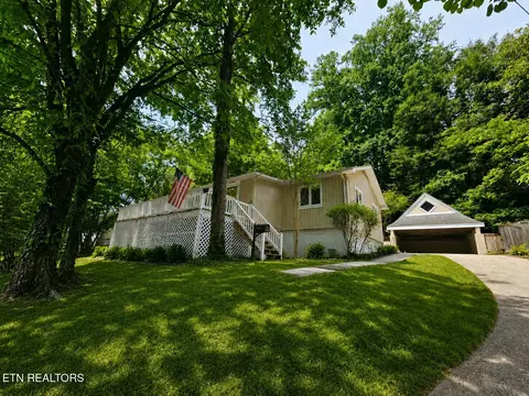 102 Oxford Rd, Oak Ridge, TN 37830