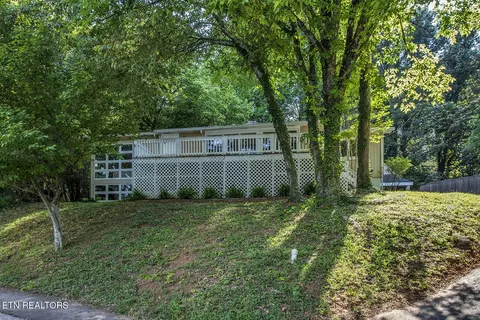 102 Oxford Rd, Oak Ridge, TN 37830
