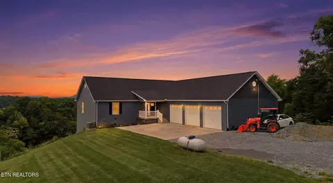 2055 Scott St, Sevierville, TN 37876