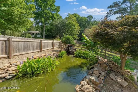 Exterior - 8528 Heiskell Rd, Powell, TN 37849 photo 5 of 9