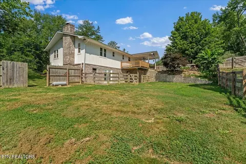 Exterior - 8528 Heiskell Rd, Powell, TN 37849 photo 6 of 9
