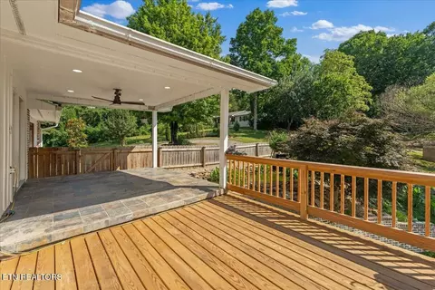 Exterior - 8528 Heiskell Rd, Powell, TN 37849 photo 3 of 9