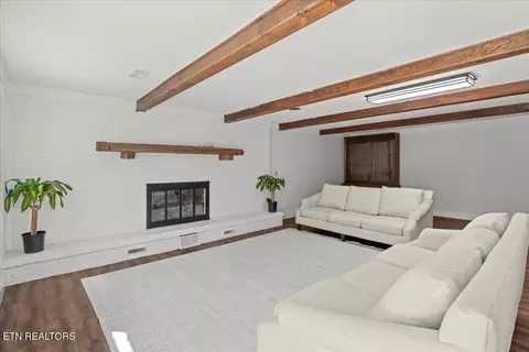 Living - 8528 Heiskell Rd, Powell, TN 37849 photo 3 of 4