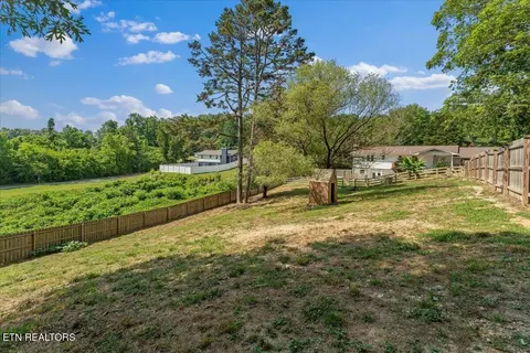 Exterior - 8528 Heiskell Rd, Powell, TN 37849 photo 9 of 9