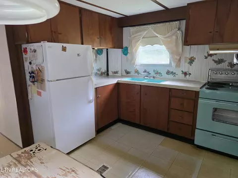 Kitchen - 8050 Lett Rd, Corryton, TN 37721 photo 2 of 2