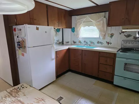 Kitchen - 8050 Lett Rd, Corryton, TN 37721 photo 2 of 2