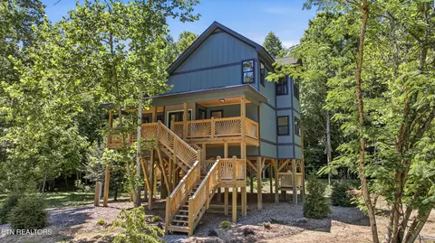 905 Glades Rd, Gatlinburg, TN 37738