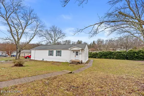 102 Lawton Rd, Oak Ridge, TN 37830