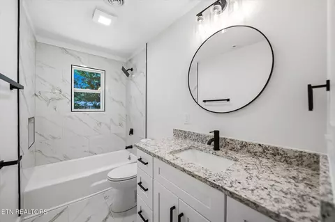Bath - 428 Phyllis Cir, Talbott, TN 37877 photo 1 of 2