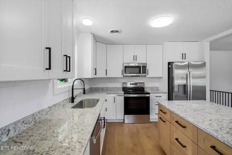 Kitchen - 428 Phyllis Cir, Talbott, TN 37877 photo 1 of 3