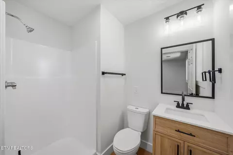 Bath - 428 Phyllis Cir, Talbott, TN 37877 photo 2 of 2