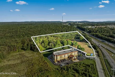 4038 N Main St, Crossville, TN 38571