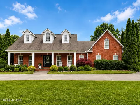2414 Cross Creek Dr, Maryville, TN 37803