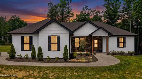 738 Toomey Falls Rd, Oneida, TN 37841