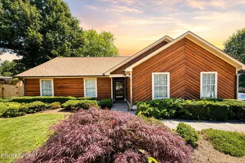 863 Smoke Creek Rd, Knoxville, TN 37934