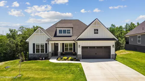 247 Bittersweet Ln, Lenoir City, TN 37771