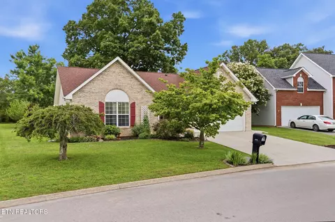 4621 Wellington Pt Ln, Knoxville, TN 37938