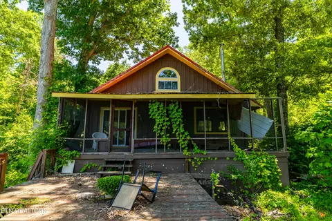5940 Flats Rd, Tallassee, TN 37878