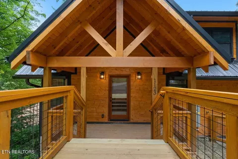 1123 Raintree Rd, Gatlinburg, TN 37738
