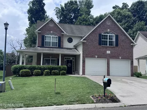 1528 Crescent Oaks Ln, Lenoir City, TN 37772