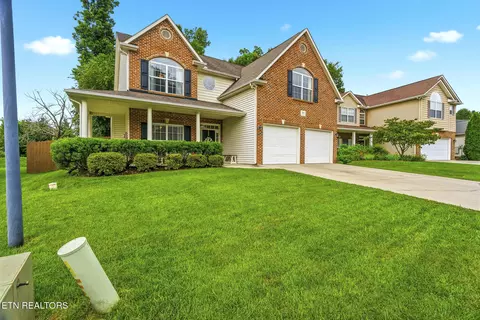 1528 Crescent Oaks Ln, Lenoir City, TN 37772
