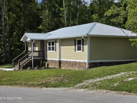 Exterior - 590 Litton Rd, Oneida, TN 37841 photo 3 of 12