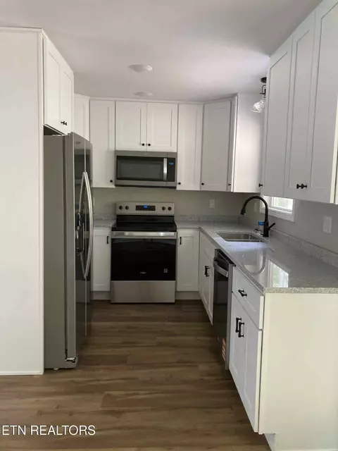 Kitchen - 590 Litton Rd, Oneida, TN 37841 photo 2 of 2