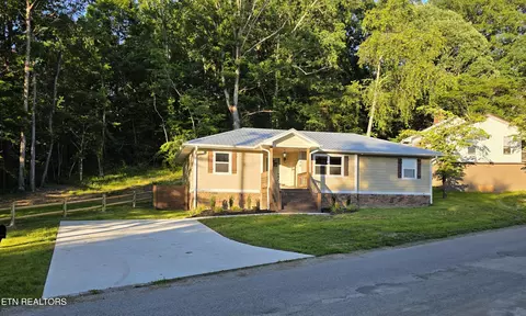 Exterior - 590 Litton Rd, Oneida, TN 37841 photo 5 of 12