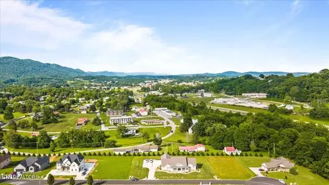 195 Grandview Ln, Jacksboro, TN 37757