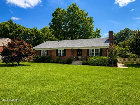 1305 S Court St, Maryville, TN 37803