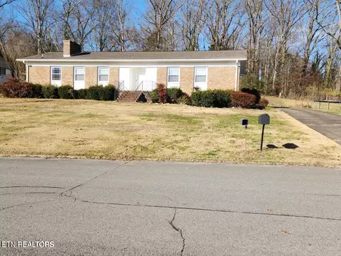 1506 Ridgeway Cir, Athens, TN 37303