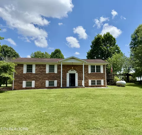 4544 N Wildwood Rd, Maryville, TN 37804